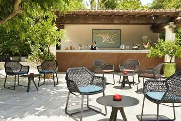 Poolside bar