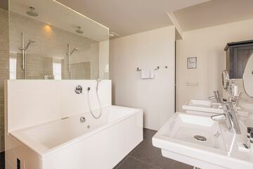 Jetted tub