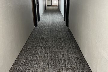 Handrails in hallways