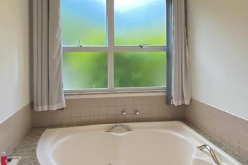 Jetted tub