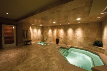 Indoor spa tub