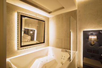 Jetted tub