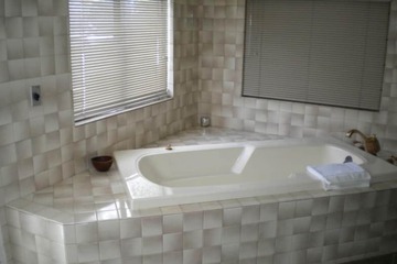 Jetted tub