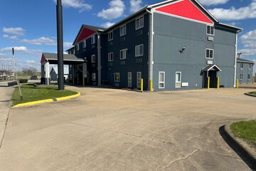 Burgundy Inn & Suites by OYO El Paso