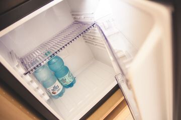 Mini-refrigerator