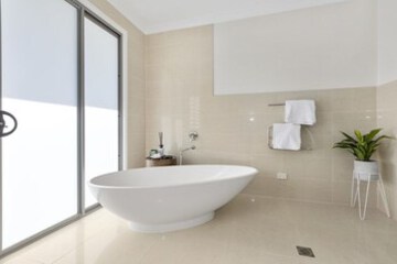 Deep Soaking Bathtub