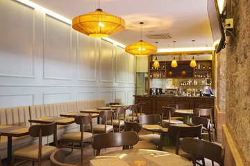 Lobby lounge