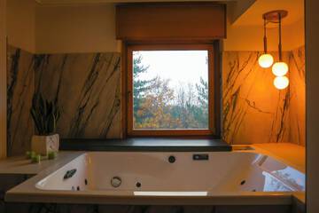 Private spa tub