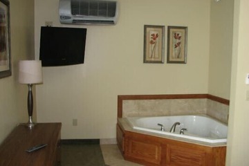 Deep soaking bathtub