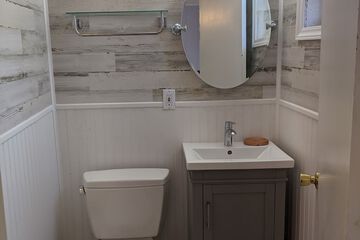 Bathroom sink