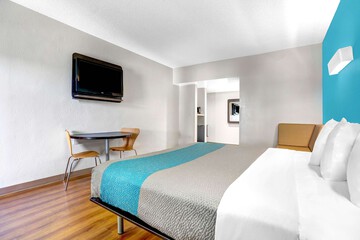 Room 26 of 39