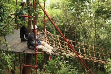 Ropes course (team building)