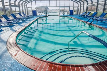 Indoor/outdoor pool