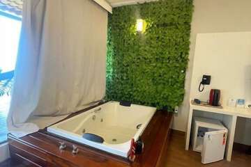 Jetted tub