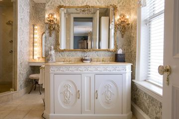 Bathroom sink
