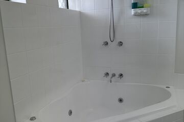 Jetted tub