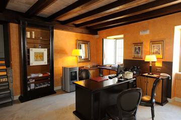 Concierge desk