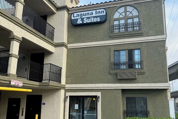 Laguna Inn & Suites