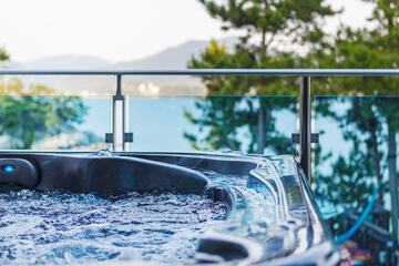 Jetted tub