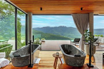Deep soaking bathtub