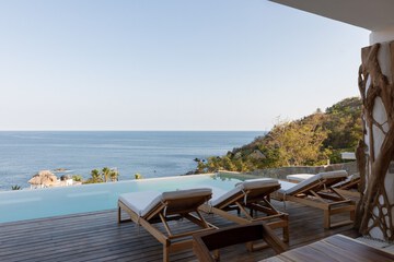 Infinity pool
