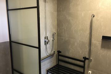 Bathroom shower