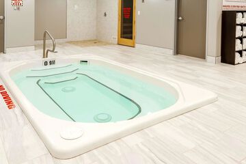 Indoor spa tub