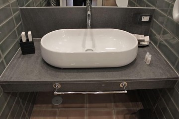 Bathroom sink