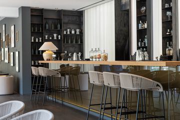 Poolside bar