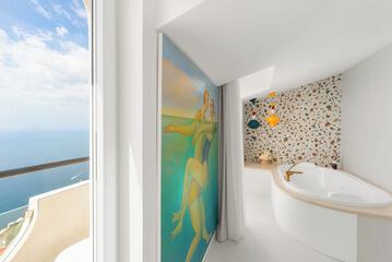 Private spa tub