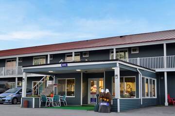 Colonial Inn Ellsworth