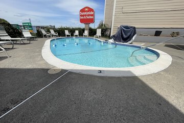 Sunnyside Inn & Suites