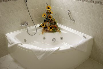 Jetted tub