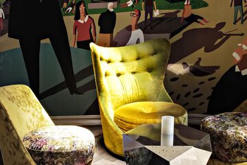 Lobby lounge