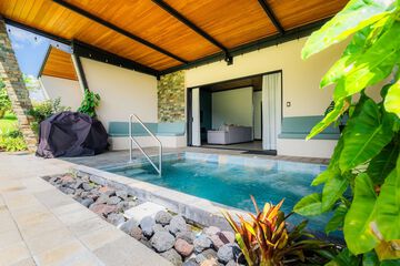 Private spa tub