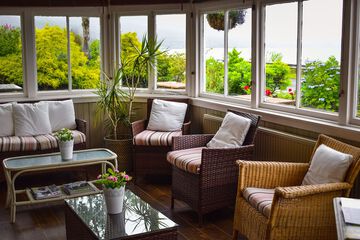 Lobby lounge