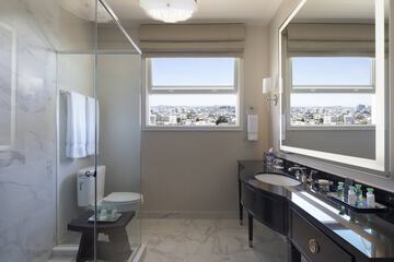 Room 33 of 62