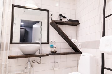 Bathroom sink