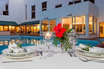 Poolside bar