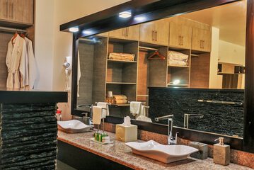 Bathroom sink