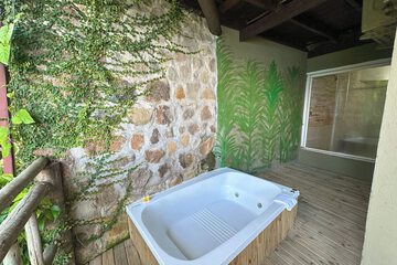Jetted tub