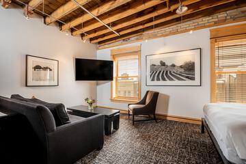 Room 16 of 32