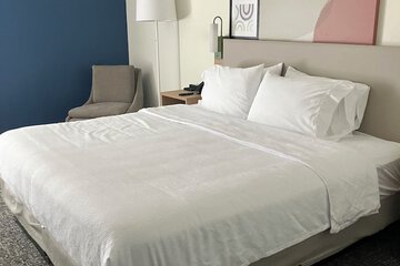Room 11 of 16