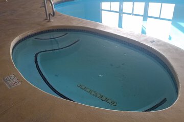 Indoor spa tub