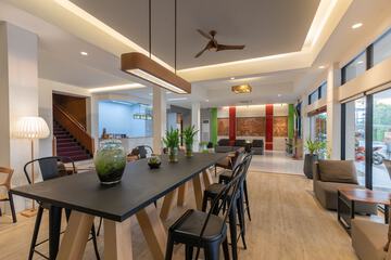 Lobby lounge
