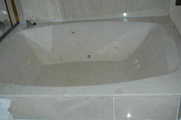 Jetted tub