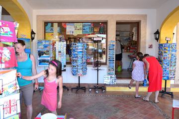 Shopping mall