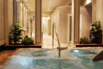 Indoor spa tub