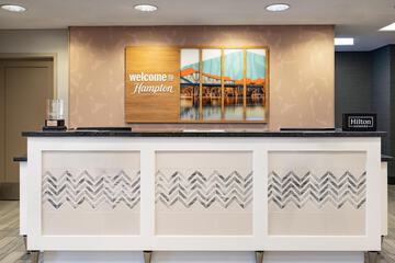 Hampton Inn & Suites La Crosse Downtown