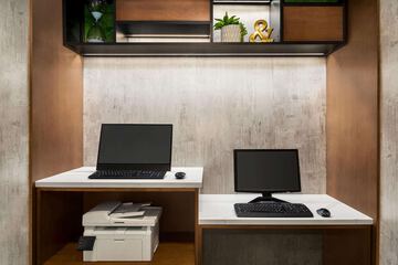 Business Center 31 of 31